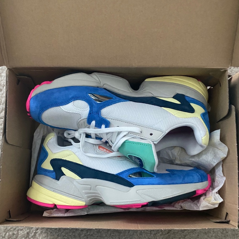 NWT Adidas Falcon size 8